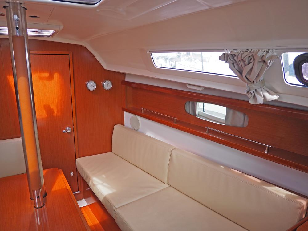 Salon, Accommodatie